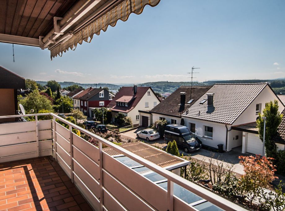 Senta Hoffmann - Immobilienmakler Ebersbach - Verkauf Einfamilienhaus als Reiheneckhaus - Göppingen - Balkon