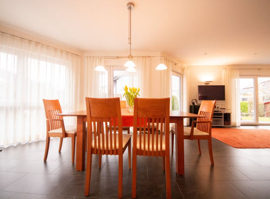 Senta Hoffmann - Immobilienmakler Esslingen - Verkauf freistehendes Einfamilienhaus Lichtenwald - Esszimmer