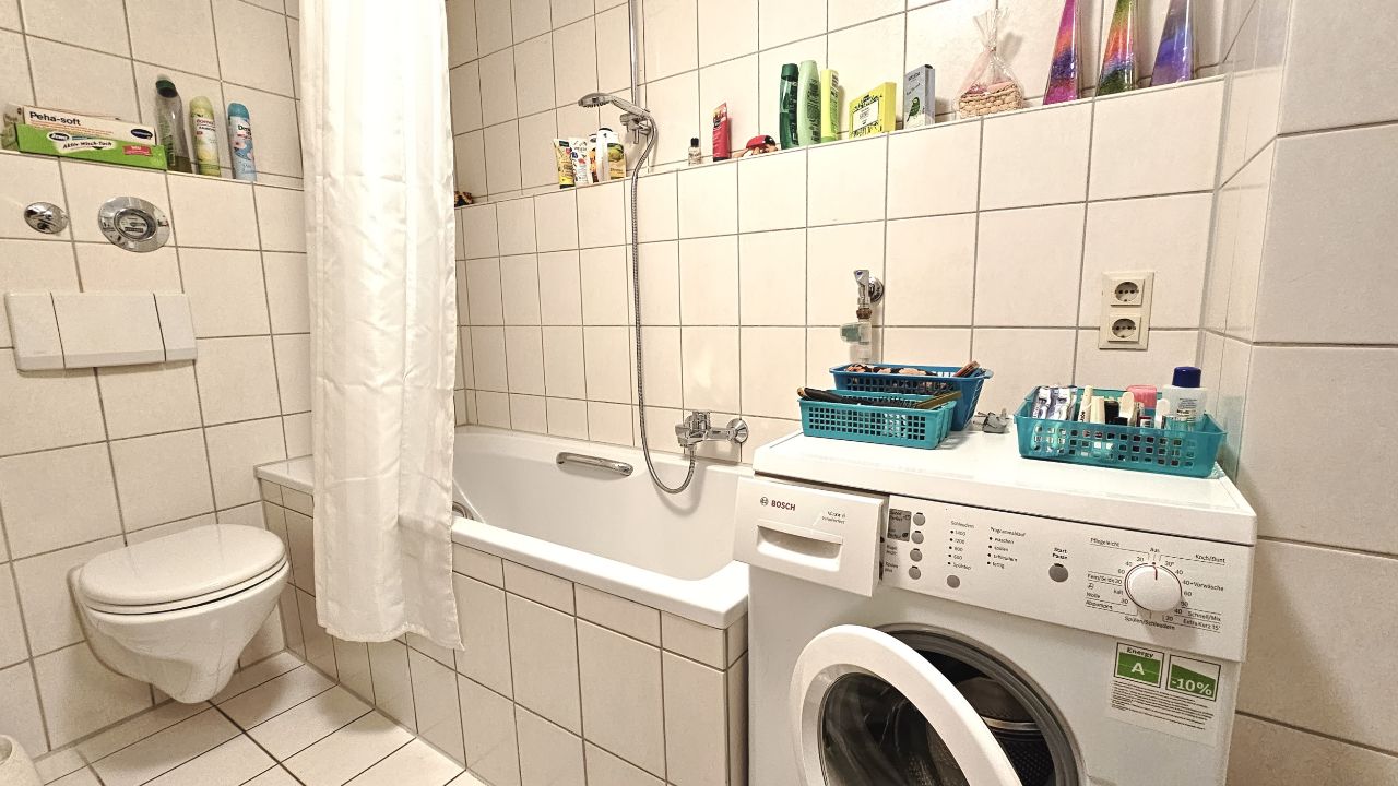 Senta Hoffmann - Immobilienmakler Esslingen - Verkauf 2-Zimmer-Wohnung in Reichenbach Fils - Bad