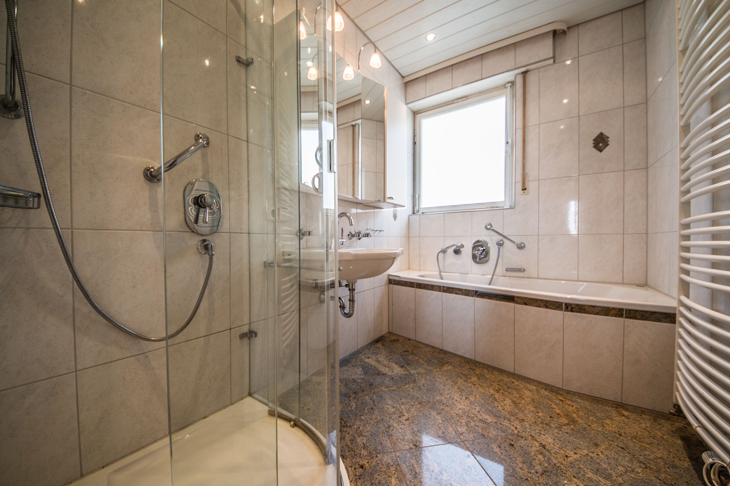 Senta Hoffmann - Immobilienmakler Esslingen - Haus Vermietung Liebersbronn - Badezimmer