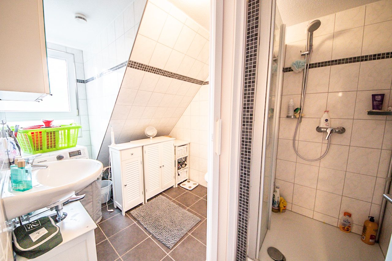 Senta Hoffmann - Immobilienmakler Esslingen - Vermietung 1 Zimmer Wohnung Aichwald-Schanbach - Bad