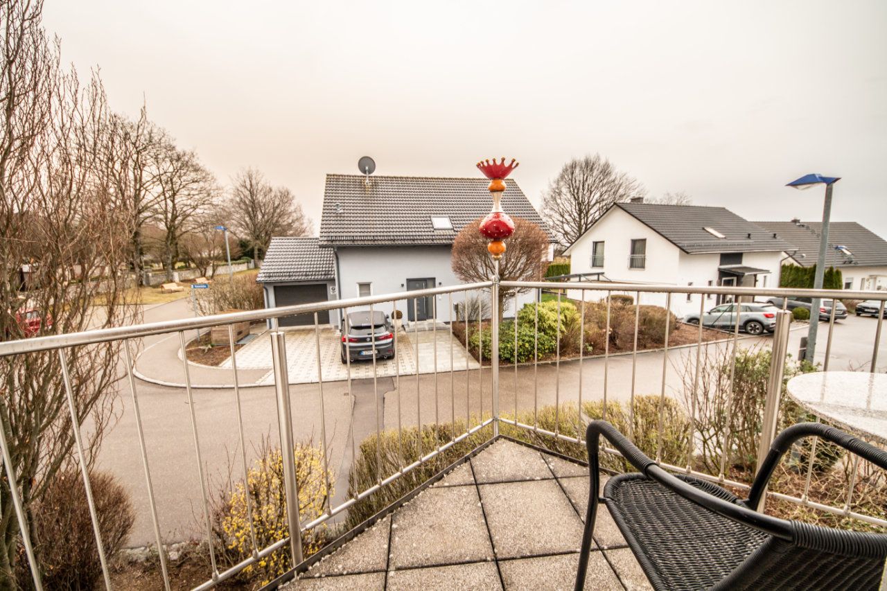 Senta Hoffmann - Immobilienmakler Esslingen - Verkauf freistehendes Einfamilienhaus Lichtenwald - Balkon