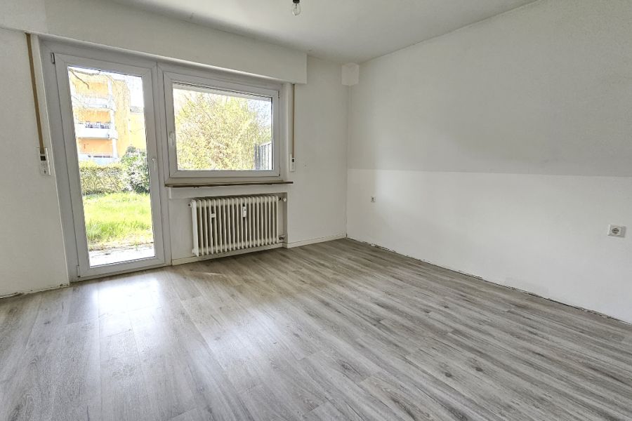 Vermietung 3-Zimmer-Wohnung mit Garten in Esslingen-Sulzgries - Schlafzimmer