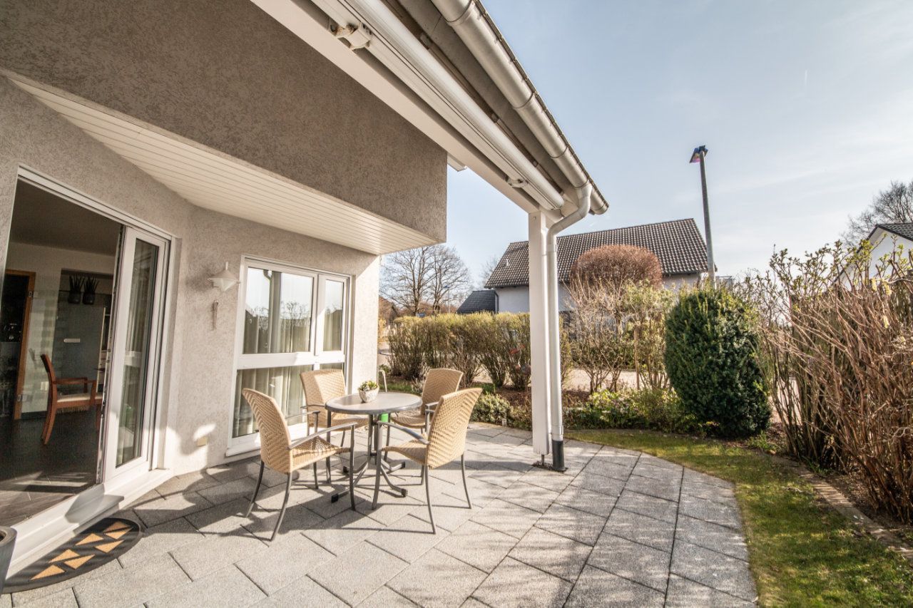 Senta Hoffmann - Immobilienmakler Esslingen - Verkauf freistehendes Einfamilienhaus Lichtenwald - Terrasse