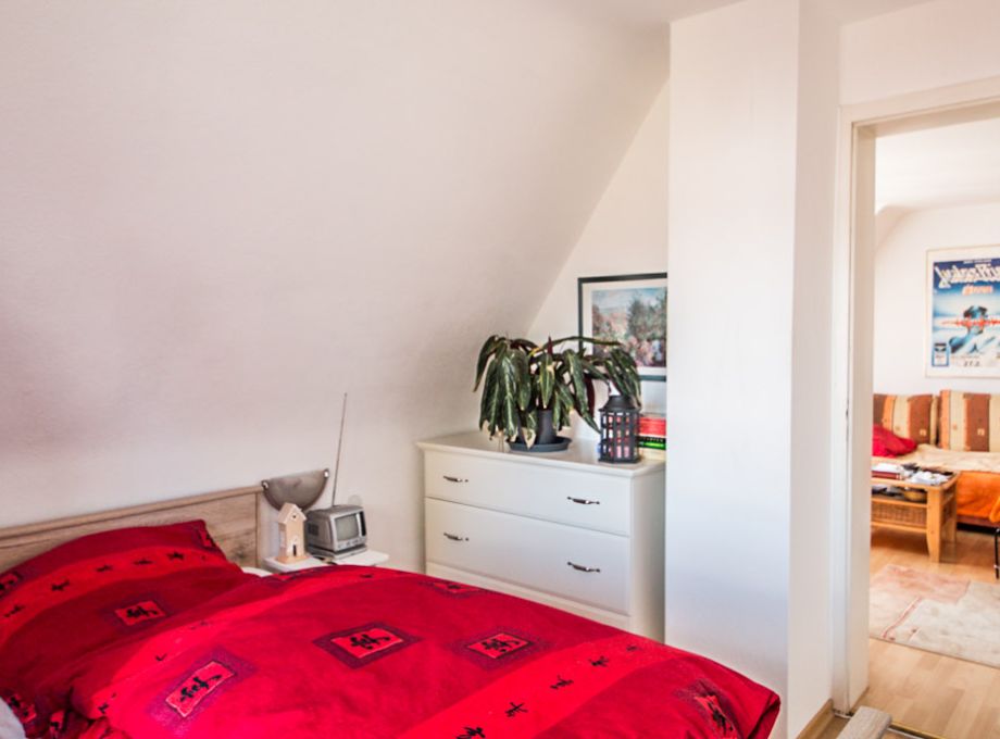 Senta Hoffmann - Immobilienmakler Lichtenwald - Vermietung 2 Zimmer-Wohnung - Esslingen - Schlafzimmer