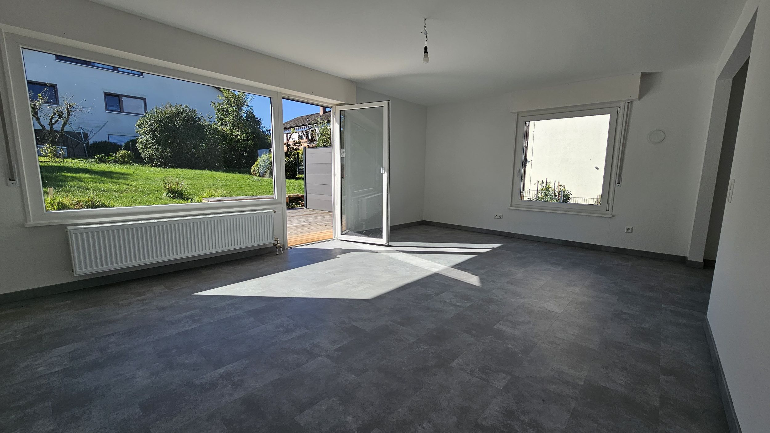 Senta Hoffmann - Immobilienmakler Esslingen - Verkauf modernisiert freistehendes Einfamilienhaus mit großem Grundstück - Schlat - Landkreis Göppingen - Wohnzimmer