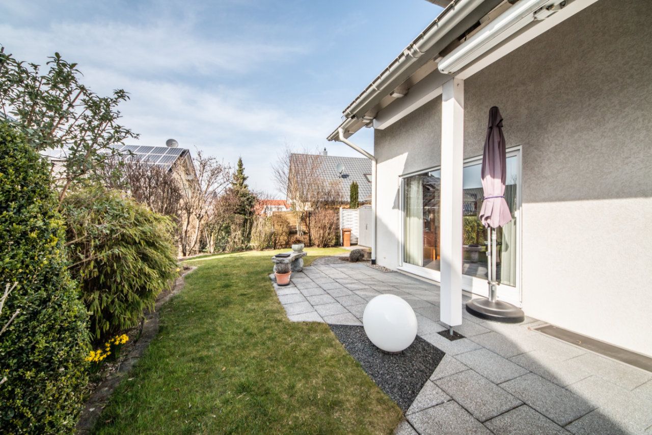 Senta Hoffmann - Immobilienmakler Esslingen - Verkauf freistehendes Einfamilienhaus Lichtenwald - Garten