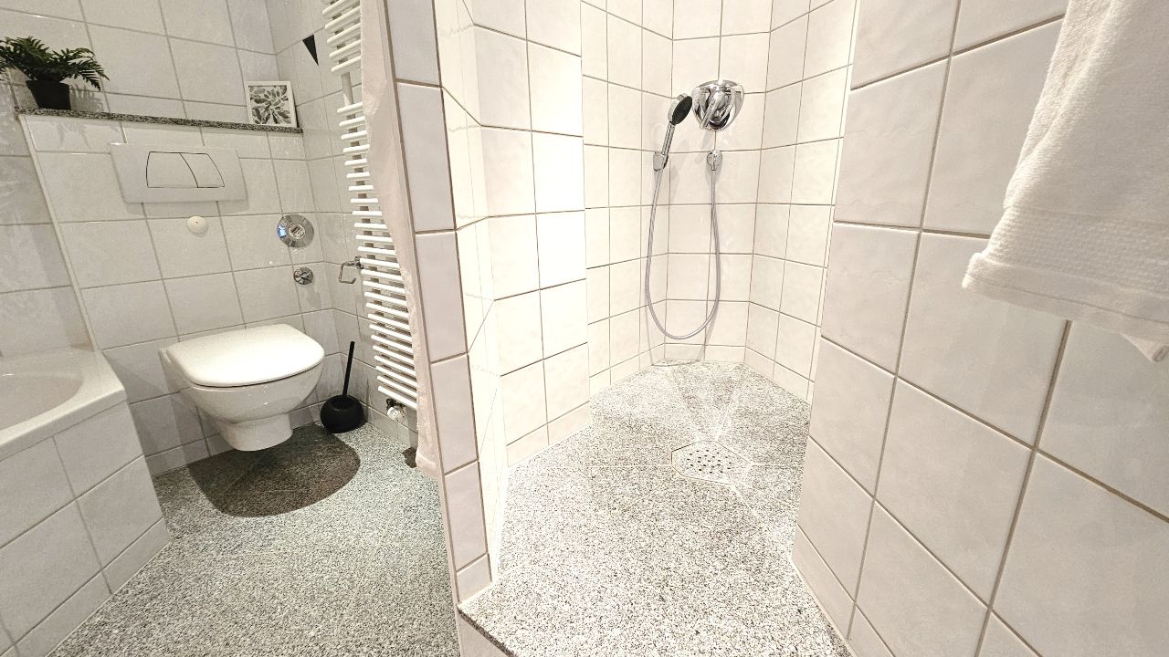 Senta Hoffmann - Esslingen Wiflingshausen - Verkauf exklusiver 3-Zimmer-Wohnung - Badezimmer