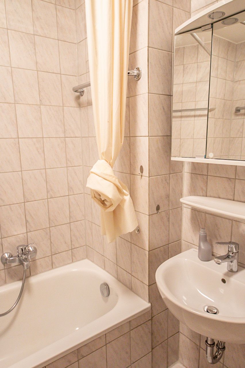 Senta Hoffmann - Immobilienmakler Esslingen - Verkauf 3 Zimmer Wohnung Esslingen-Mettingen - Bad