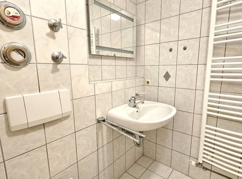 Senta Hoffmann - Immobilienmakler Esslingen - Vermietung 1-Zimmerwohnung Berkheim - Badezimmer
