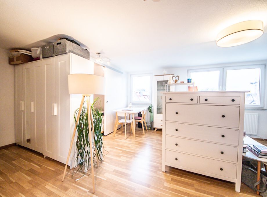 Senta Hoffmann - Immobilienmakler Esslingen - Vermietung 1 Zimmer Wohnung Aichwald-Schanbach - Wohnzimmer