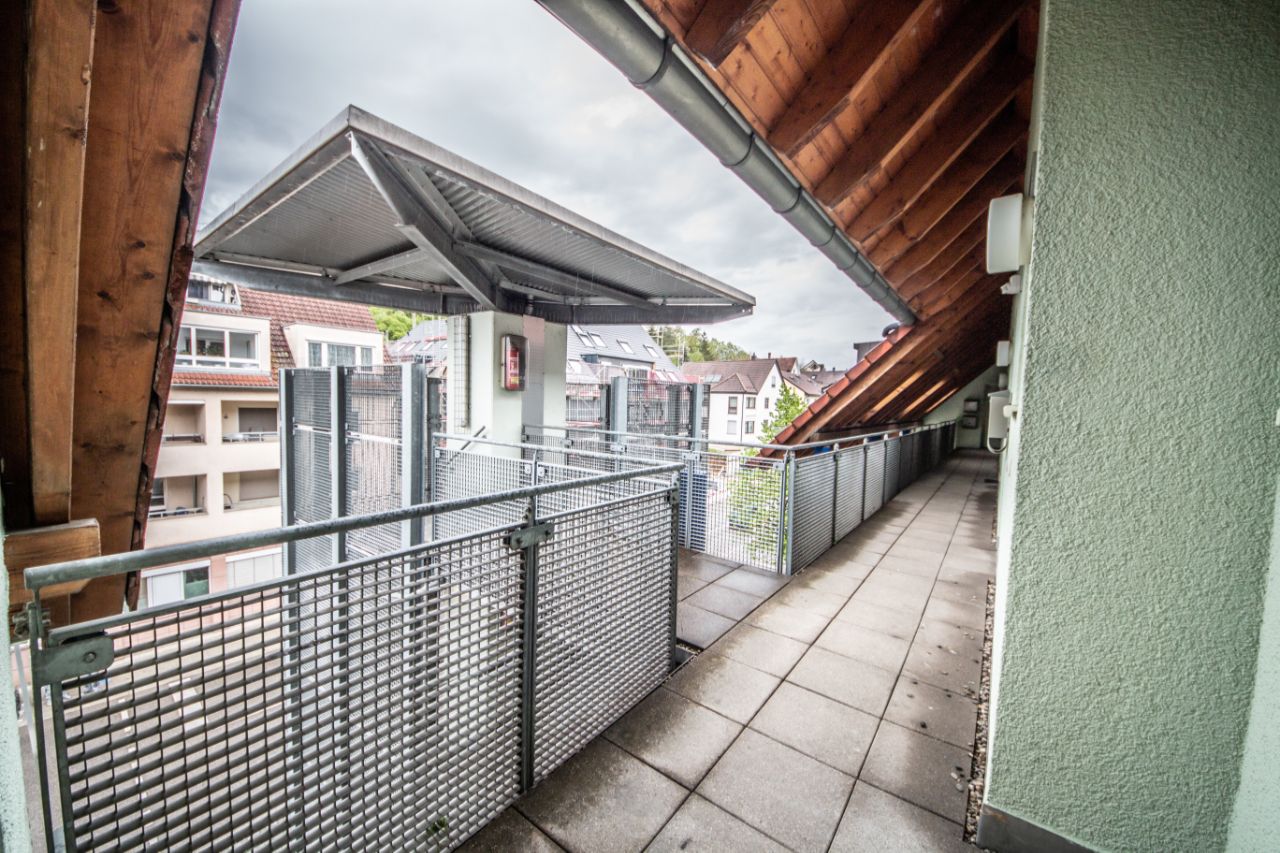 Senta Hoffmann - Immobilienmakler Esslingen - Vermietung 2 Zimmer Wohnung Wernau - Aufgang