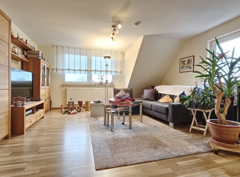 Senta Hoffmann - Immobilienmakler Esslingen - Vermietung 4 Zimmer Wohnung Aichwald-Schanbach - Wohnzimmer